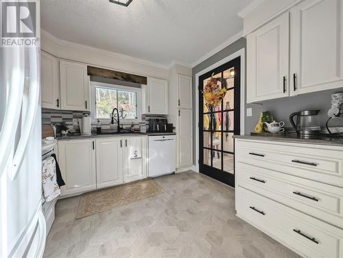 8 Days Road, Corner Brook, NL - Indoor Photo Showing Kitchen