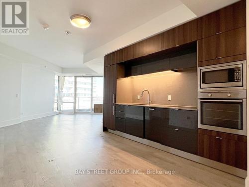 319 - 1 Edgewater Drive, Toronto, ON - Indoor Photo Showing Kitchen