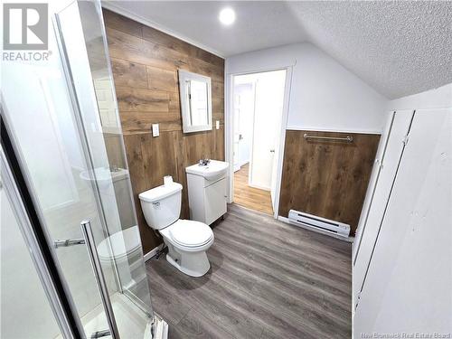 45 47 17E Rue, Edmundston, NB - Indoor Photo Showing Bathroom