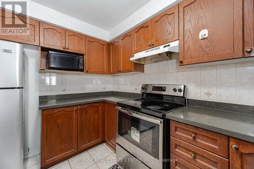 Upper - 35 Spicebush Terrace, Brampton, ON - Indoor Photo Showing Kitchen