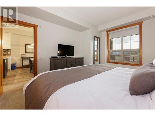 105 Village Centre Court Unit# 324 Lot# 43, Vernon, BC - Indoor Photo Showing Bedroom