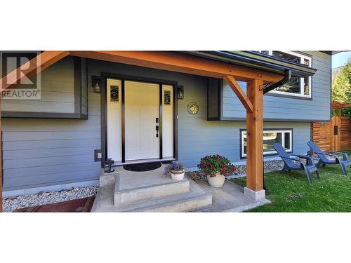 303 Delany Avenue, Slocan, BC - Outdoor