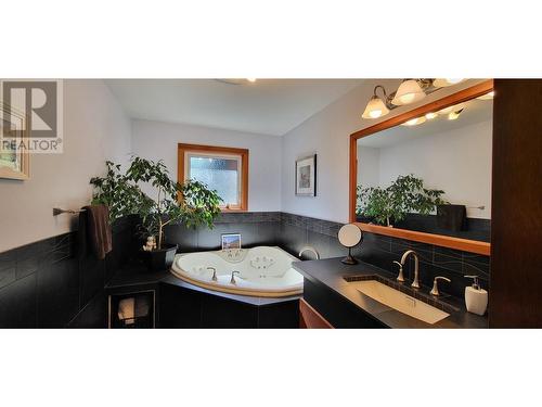 303 Delany Avenue, Slocan, BC - Indoor Photo Showing Other Room