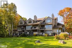 Located within 7km to Downtown Huntsville and nearby to Algonquin Park, Arrowhead Park & Limberlost Nature Reserve - 