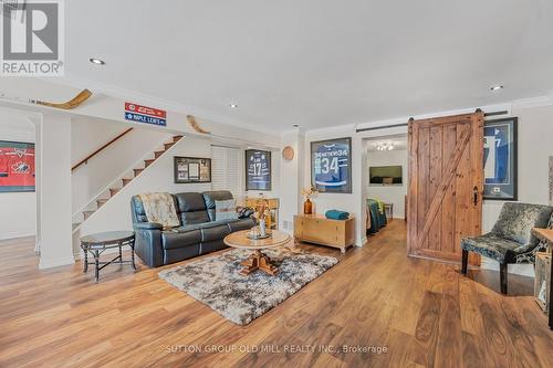 25178 Valleyview Drive, Georgina, ON - Indoor Photo Showing Living Room