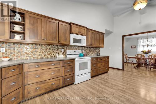 654 Classic Drive, London, ON - Indoor Photo Showing Kitchen