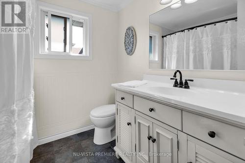 654 Classic Drive, London, ON - Indoor Photo Showing Bathroom