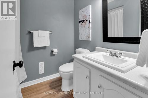 654 Classic Drive, London, ON - Indoor Photo Showing Bathroom