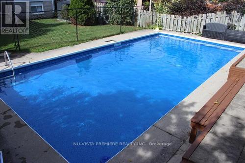 654 Classic Drive, London, ON - Outdoor With In Ground Pool With Backyard