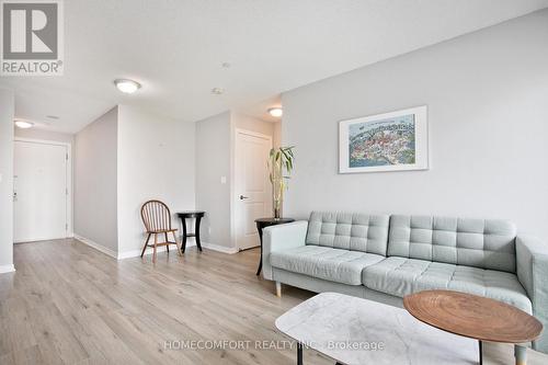 316 - 275 Yorkland Road, Toronto, ON - Indoor Photo Showing Living Room