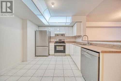 600 Grandview Way, Toronto, ON - Indoor Photo Showing Kitchen With Double Sink