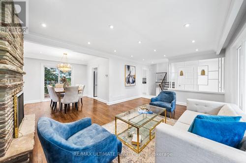 66 Lloydminster Crescent, Toronto, ON - Indoor Photo Showing Living Room