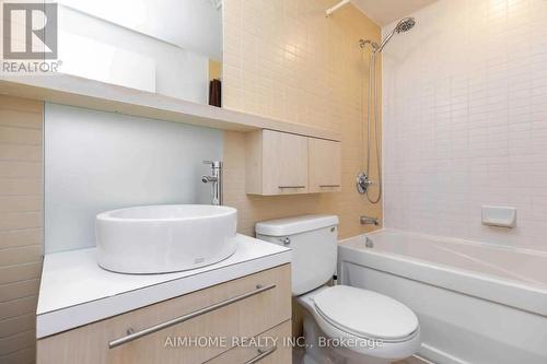 2506 - 25 Carlton Street, Toronto, ON - Indoor Photo Showing Bathroom