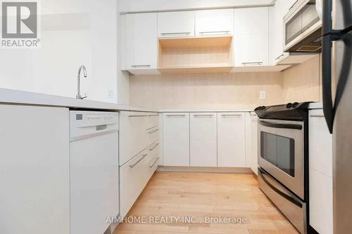 2506 - 25 Carlton Street, Toronto, ON - Indoor Photo Showing Kitchen