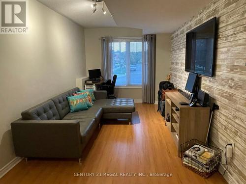 306 Delray Drive, Markham, ON - Indoor Photo Showing Living Room