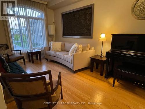 306 Delray Drive, Markham, ON - Indoor Photo Showing Living Room