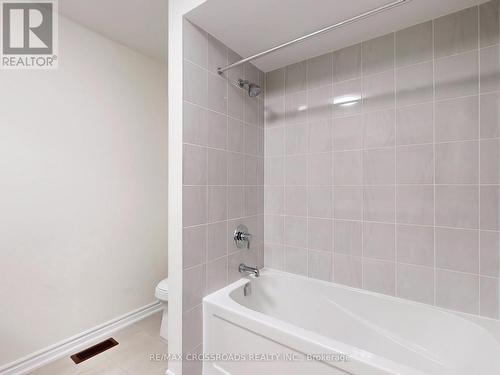 68 Kentledge Avenue, East Gwillimbury, ON - Indoor Photo Showing Bathroom