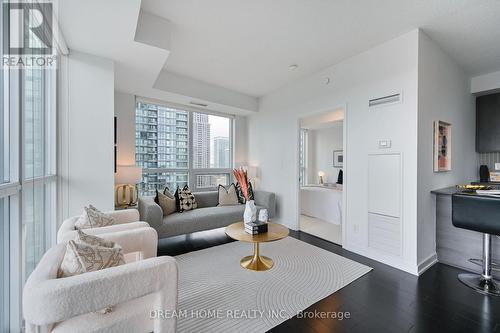 1204 - 510 Curran Place, Mississauga, ON - Indoor Photo Showing Living Room