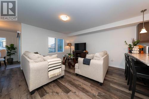 540 Bellflower Court, Milton, ON - Indoor Photo Showing Living Room