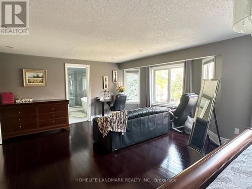 2697 Quail'S Run, Mississauga, ON - Indoor Photo Showing Living Room