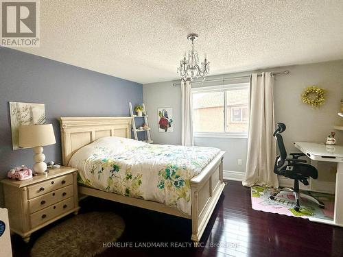 2697 Quail'S Run, Mississauga, ON - Indoor Photo Showing Bedroom