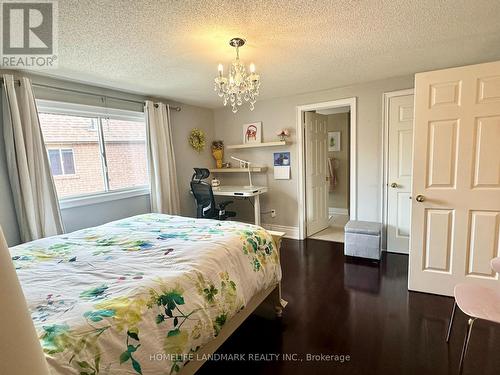 2697 Quail'S Run, Mississauga, ON - Indoor Photo Showing Bedroom