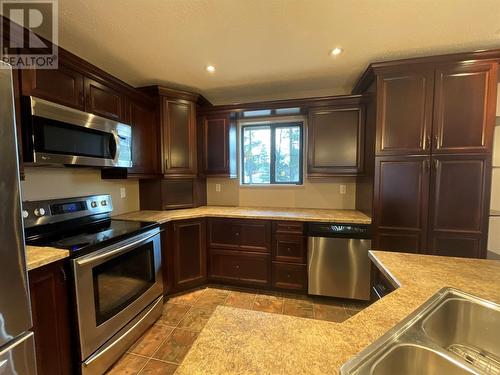 208 Willow Drive, Tumbler Ridge, BC - Indoor Photo Showing Kitchen