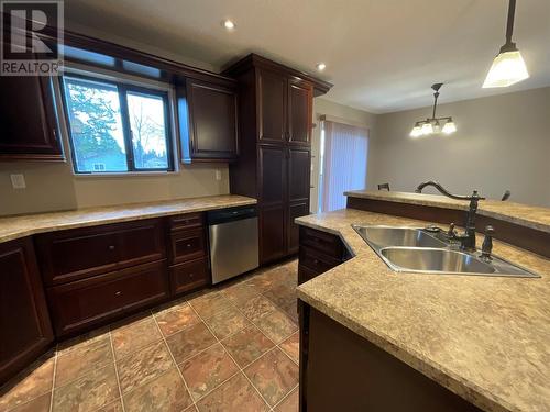 208 Willow Drive, Tumbler Ridge, BC - Indoor Photo Showing Kitchen With Double Sink