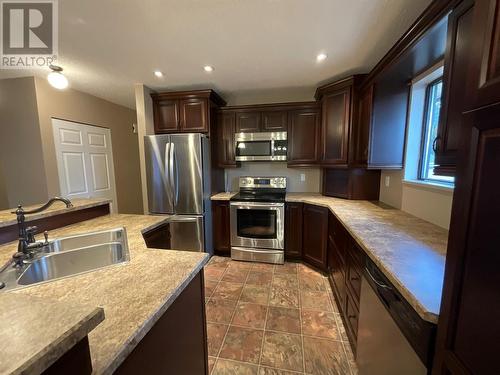 208 Willow Drive, Tumbler Ridge, BC - Indoor Photo Showing Kitchen With Double Sink