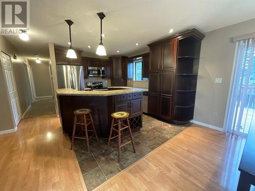 208 Willow Drive, Tumbler Ridge, BC - Indoor Photo Showing Kitchen With Upgraded Kitchen