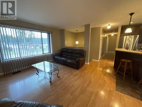 208 Willow Drive, Tumbler Ridge, BC - Indoor Photo Showing Living Room