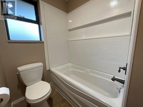 208 Willow Drive, Tumbler Ridge, BC - Indoor Photo Showing Bathroom