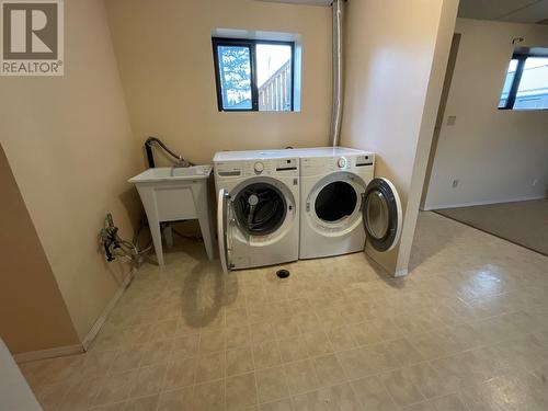 208 Willow Drive, Tumbler Ridge, BC - Indoor Photo Showing Laundry Room