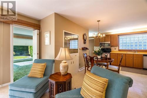 180 Llydican Avenue, Chatham, ON - Indoor Photo Showing Living Room