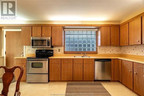 180 Llydican Avenue, Chatham, ON - Indoor Photo Showing Kitchen