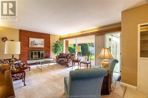 180 Llydican Avenue, Chatham, ON - Indoor Photo Showing Living Room With Fireplace