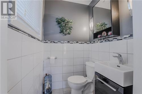 2 PC Powder Room - 908 Lasalle Street, Cornwall, ON - Indoor Photo Showing Bathroom