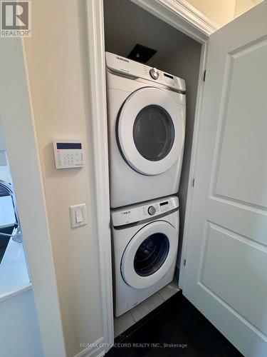 1709 - 9085 Jane Street, Vaughan, ON - Indoor Photo Showing Laundry Room