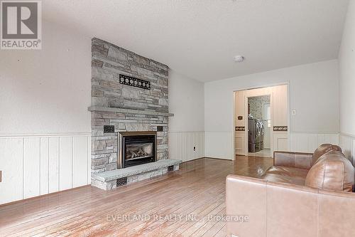 99 Burndean Court, Richmond Hill, ON - Indoor Photo Showing Living Room With Fireplace