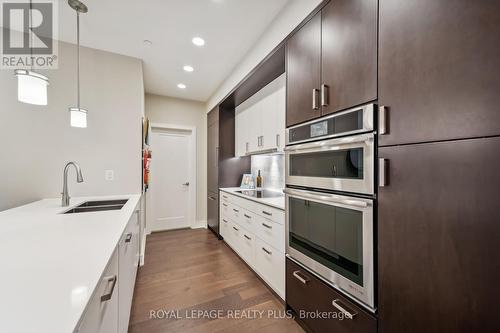 116 - 1575 Lakeshore Road W, Mississauga, ON - Indoor Photo Showing Kitchen With Double Sink With Upgraded Kitchen