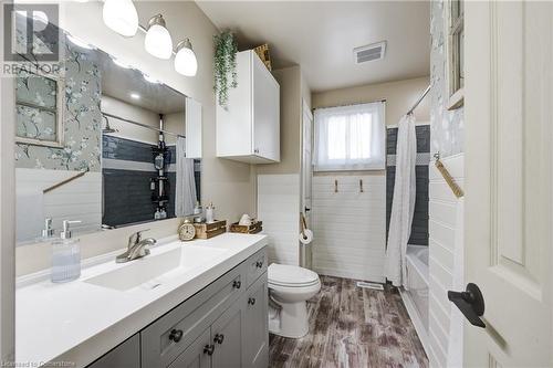 435 Lampman Place, Woodstock, ON - Indoor Photo Showing Bathroom