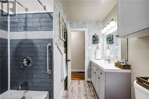 435 Lampman Place, Woodstock, ON - Indoor Photo Showing Bathroom