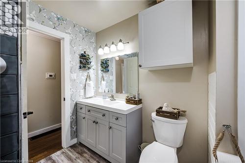 435 Lampman Place, Woodstock, ON - Indoor Photo Showing Bathroom