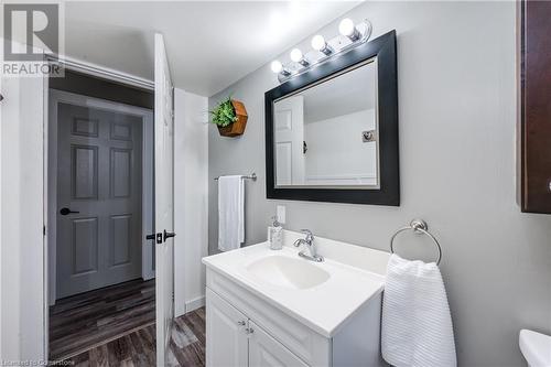 435 Lampman Place, Woodstock, ON - Indoor Photo Showing Bathroom