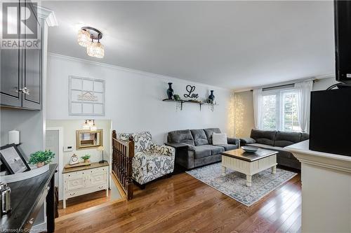 435 Lampman Place, Woodstock, ON - Indoor Photo Showing Living Room