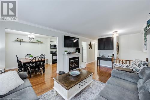 435 Lampman Place, Woodstock, ON - Indoor Photo Showing Living Room