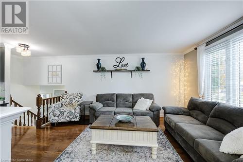 435 Lampman Place, Woodstock, ON - Indoor Photo Showing Living Room