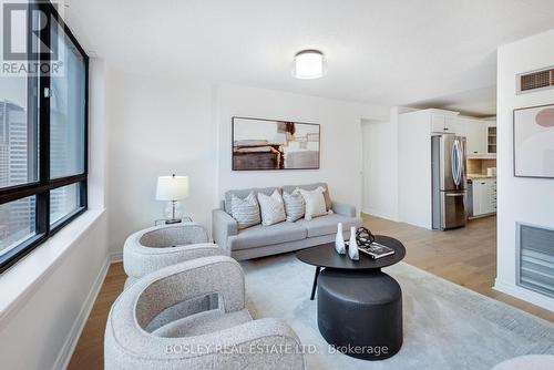 2614 - 633 Bay Street, Toronto, ON - Indoor Photo Showing Living Room