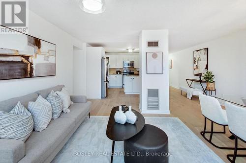 2614 - 633 Bay Street, Toronto, ON - Indoor Photo Showing Living Room