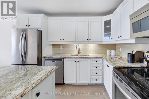 2614 - 633 Bay Street, Toronto, ON - Indoor Photo Showing Kitchen